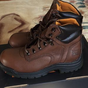 Timberland women’s Titan 6” safety toe, waterproof work boot, size 6.5